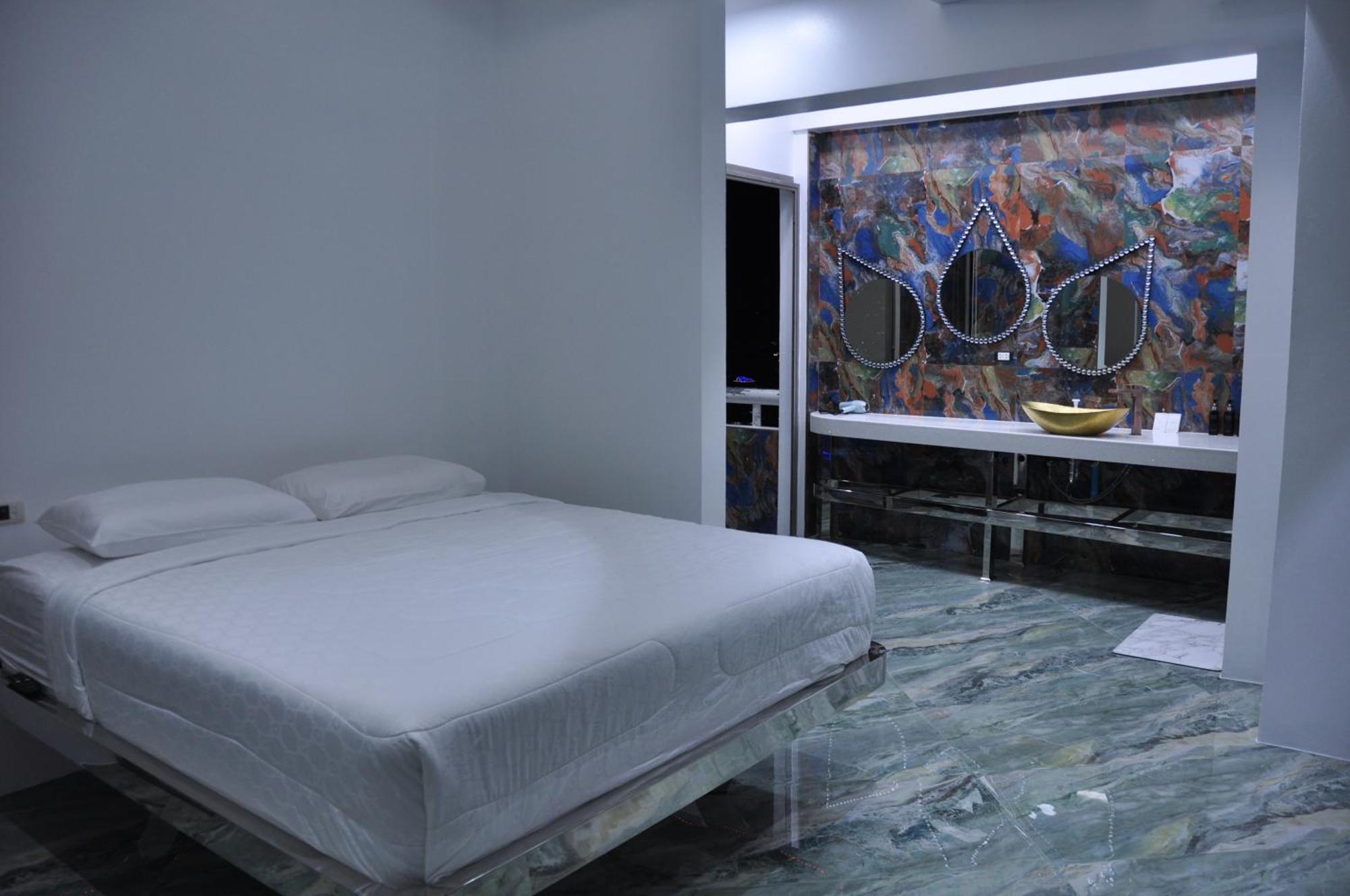 Patong Tower Excellence Pta 2025 Apartment Luaran gambar